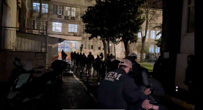 Kilise saldırısında gözaltına alınan şüpheliler sağlık kontrolünden geçirildi - İstanbul haber