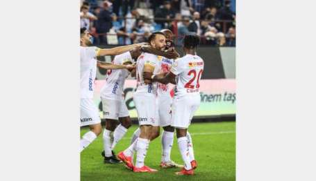 Stephane Bahoken ilk golünü attı